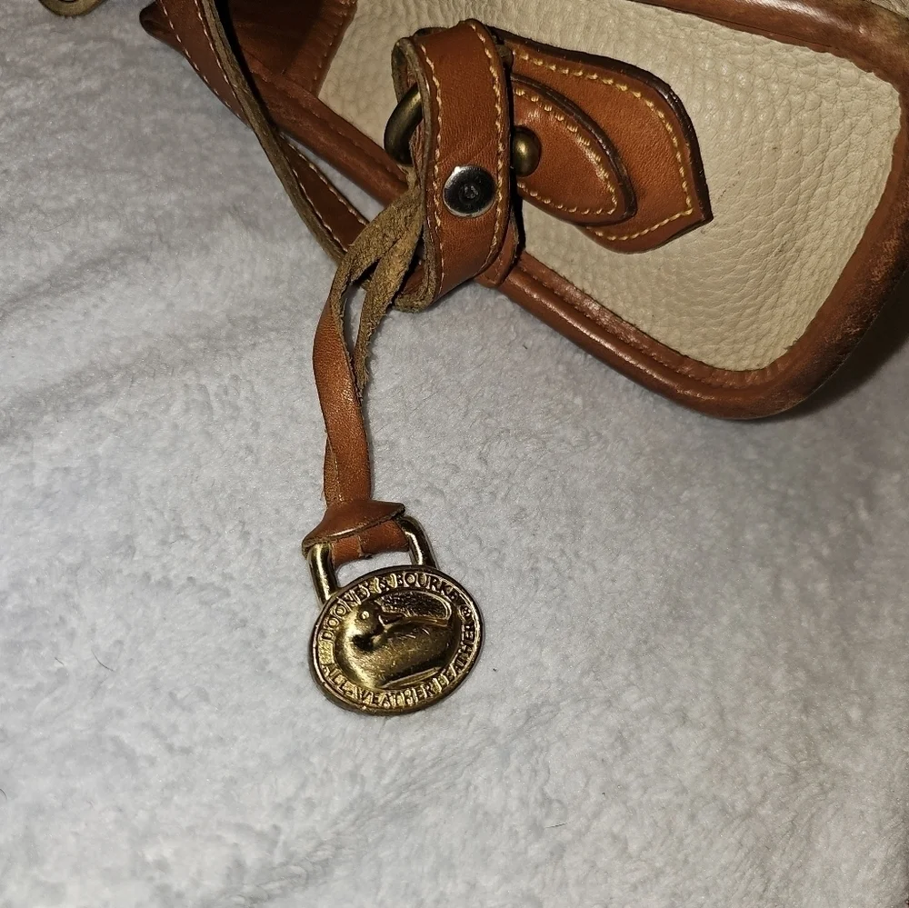 Dooney & Bourke classic dooney